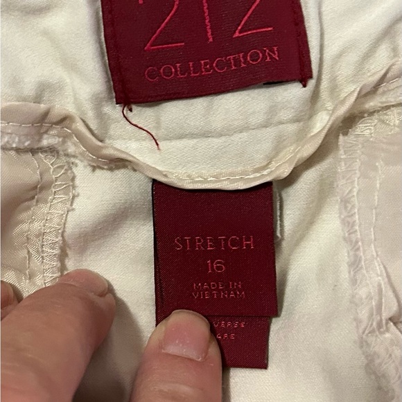 Woman’s size 16 light ivory crop pants stretch 212 Collection - Picture 2 of 2